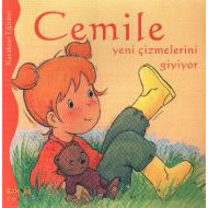 Cemile Yeni Çizmelerini Giyiyor                                                                                                                                                                                                                                