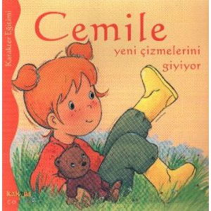 Cemile Yeni Çizmelerini Giyiyor                                                                                                                                                                                                                                